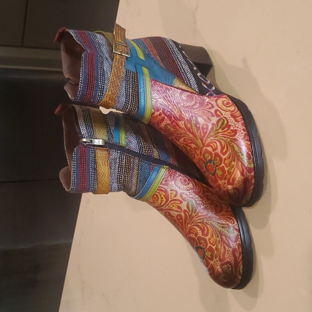 Women's Multicolor Floral Ankle Booties - Stylish Patterned Zip Boots
